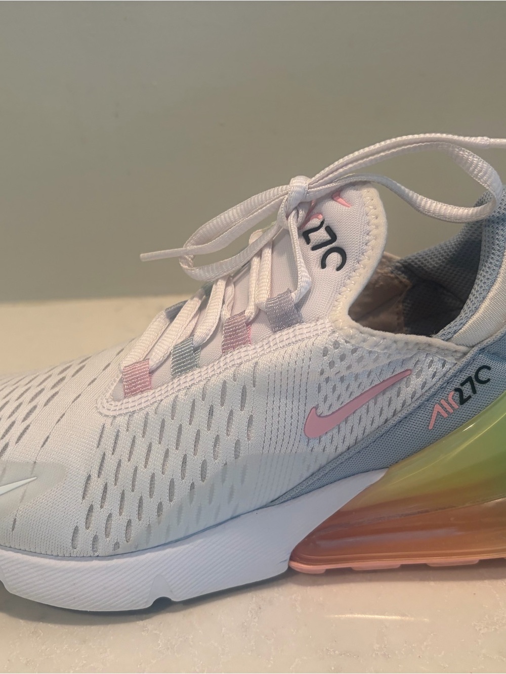 Nike Air Max 270 Girls Sneaker - White, Pink, Orange, Yellow size 6.5Y EUC!